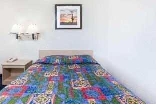 Knights Inn Grand Rapids East Airport Cascade Room photo